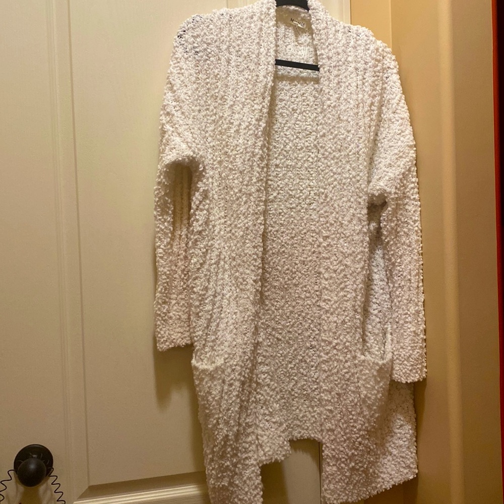 Fuzzy white sweater with pockets